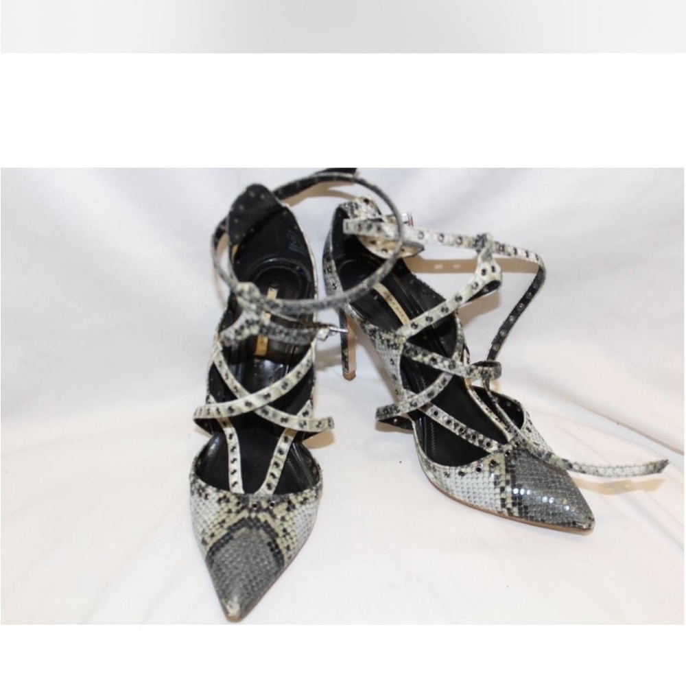 Super cute snake skin pointed heels.